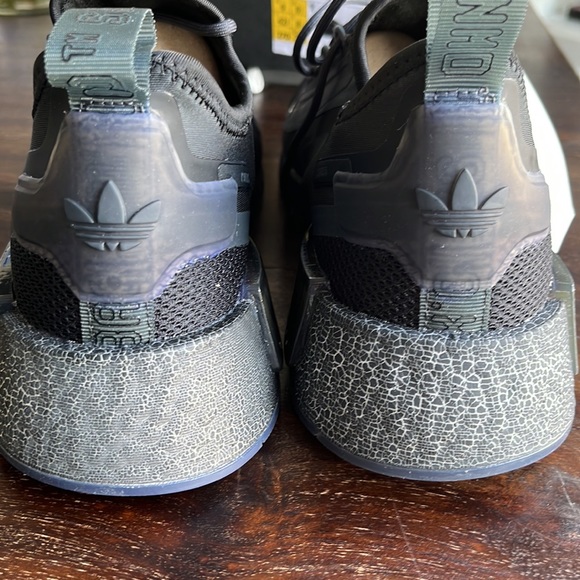 💥 NIB ADIDAS NMD R1 Sz 10 Mens - Picture 10 of 13